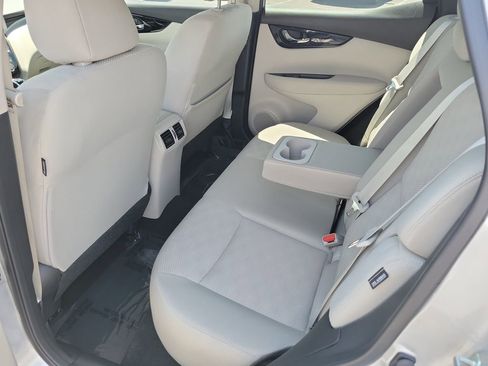 Used 2020 Nissan Rogue Sport SV image 25