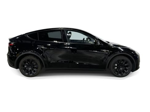Certified 2023 Tesla Model Y Long Range AWD/4WD image 7