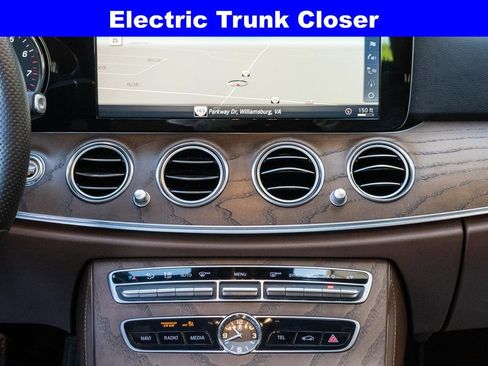 Used 2018 Mercedes-Benz E 300 4MATIC w/ Premium 3 Package (Q03) image 18