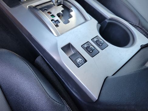 Used 2015 Toyota 4Runner SR5 Premium image 10