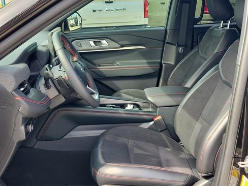 Used 2025 Ford Explorer ST image 22