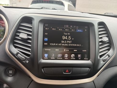 Used 2015 Jeep Cherokee Latitude w/ Comfort/Convenience Group AWD/4WD image 23