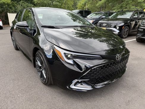 Used 2025 Toyota Corolla XSE FWD image 3
