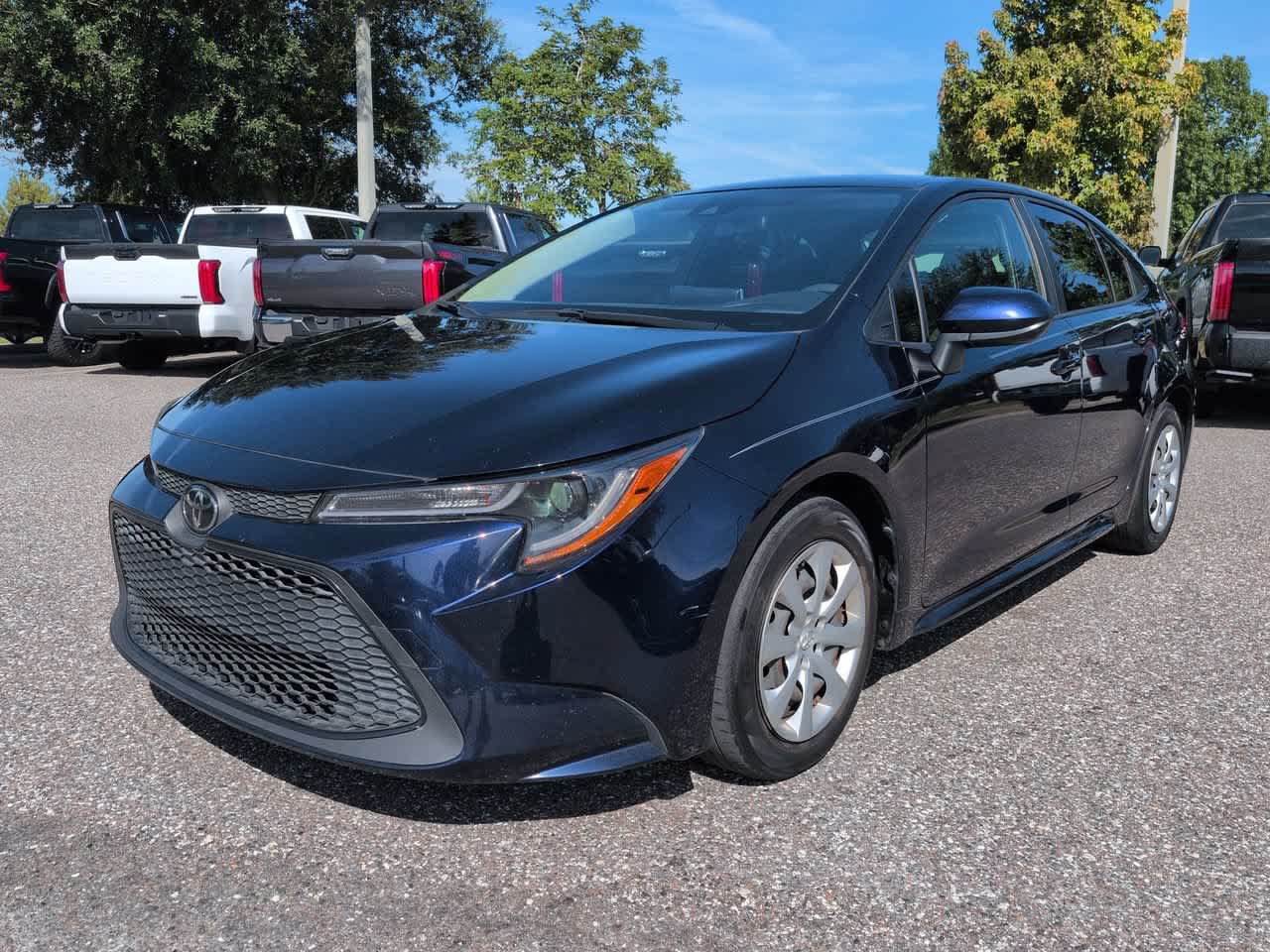 Used 2021 Toyota Corolla LE FWD image 2