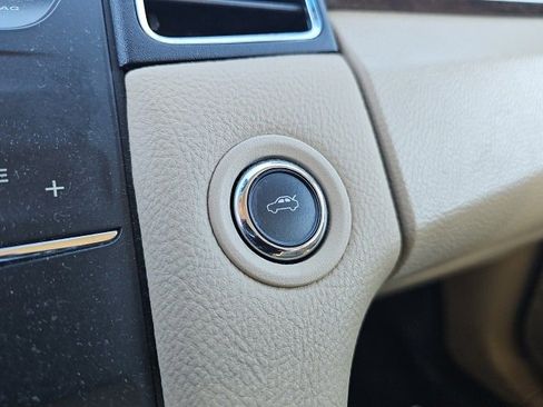 Used 2013 Ford Taurus Limited image 22