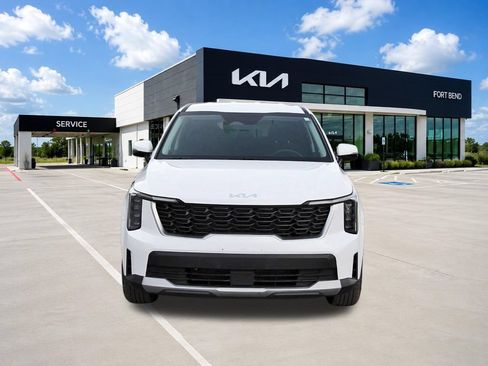 Certified 2025 Kia Sorento LX FWD image 2