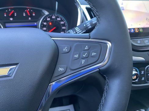 Used 2023 Chevrolet Equinox Premier FWD image 21