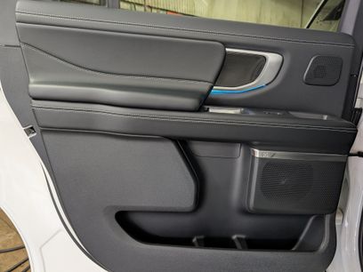 New 2027 Ford Expedition Max Platinum w/ Stealth Appearance Package
