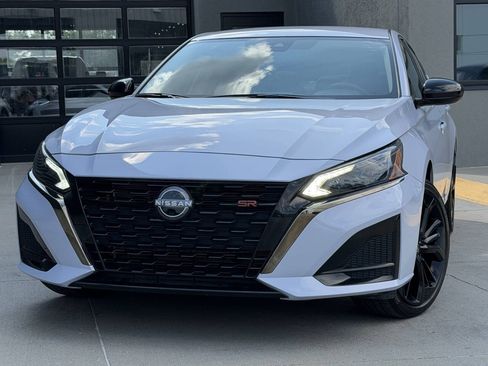 Used 2025 Nissan Altima 2.5 SR AWD/4WD image 3