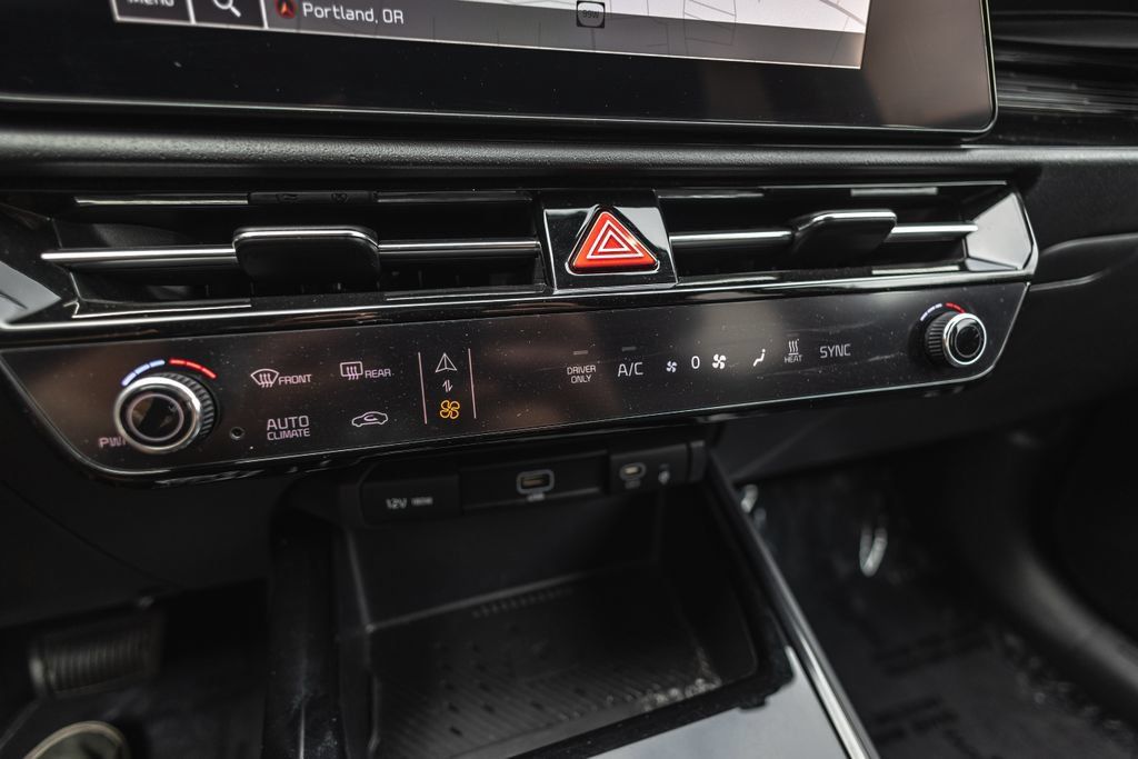 Used 2023 Kia Niro Wind FWD image 12