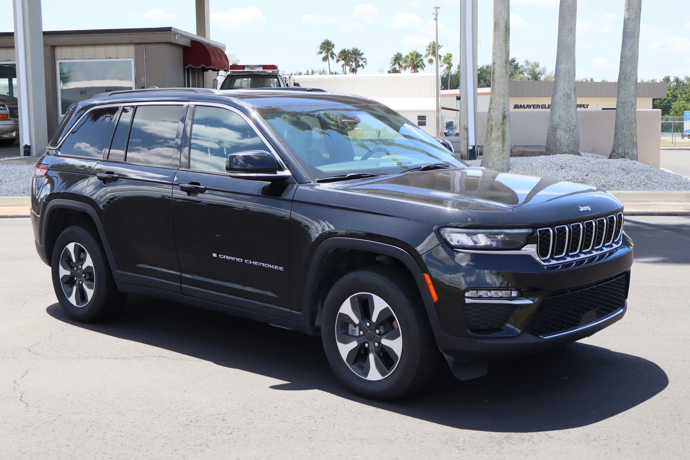 Used 2024 Jeep Grand Cherokee Limited 4xe AWD/4WD image 1