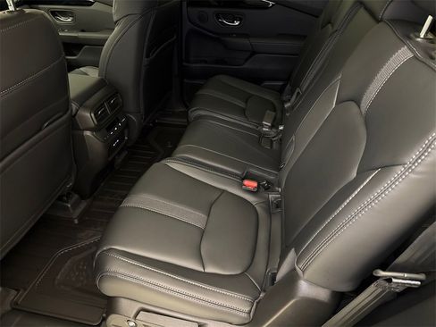 New 2025 Honda Pilot EX-L image 17