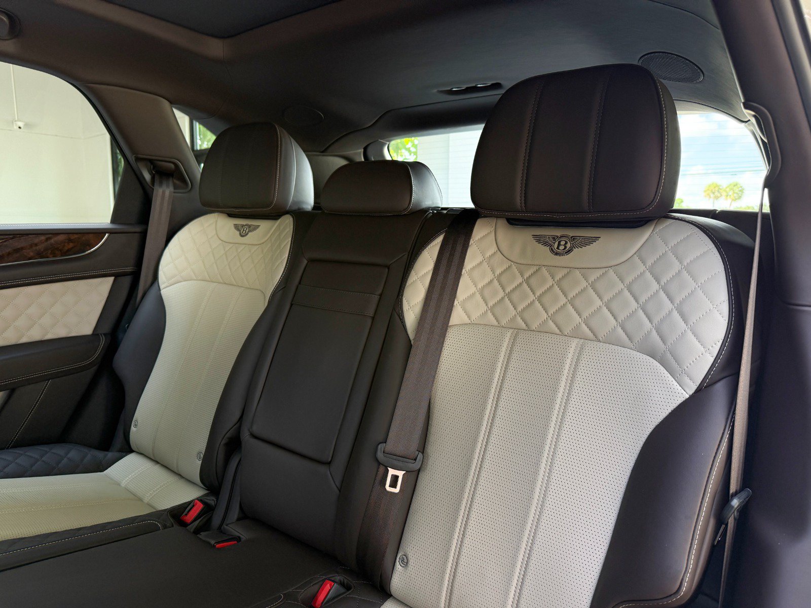 Used 2019 Bentley Bentayga AWD/4WD image 28