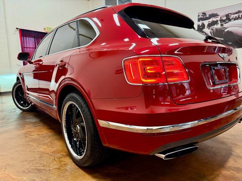 Used 2017 Bentley Bentayga AWD/4WD image 79