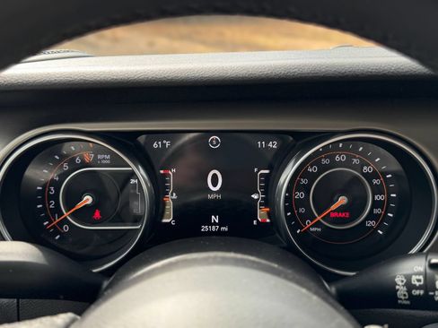 Used 2018 Jeep Wrangler Unlimited Sport S AWD/4WD image 17