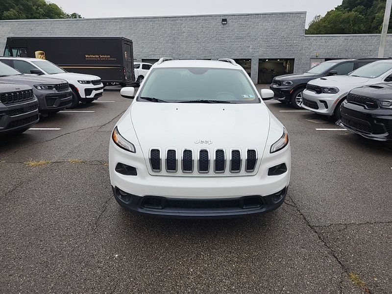 Used 2016 Jeep Cherokee Latitude w/ Cold Weather Group AWD/4WD image 2