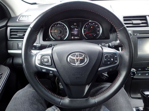 Used 2017 Toyota Camry SE image 13