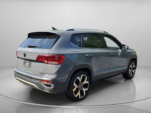 Certified 2022 Volkswagen Taos SEL AWD/4WD image 5
