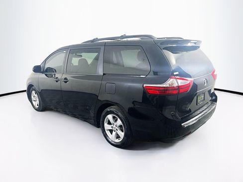 Used 2017 Toyota Sienna LE image 5