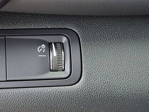 Used 2025 Chevrolet Equinox LT FWD image 24