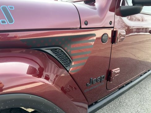 Used 2021 Jeep Gladiator Willys image 10