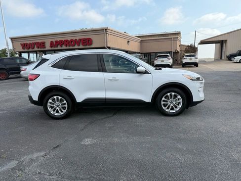 Used 2020 Ford Escape SE image 4