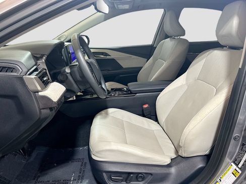Used 2025 Toyota Camry XLE w/ Premium Package FWD image 19