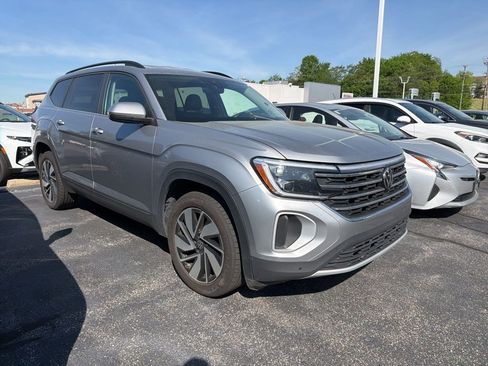 Used 2024 Volkswagen Atlas SE image 1