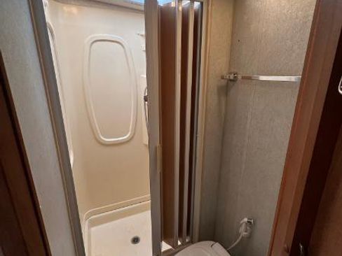 Used 2005 Ford E-450 and Econoline 450 image 12