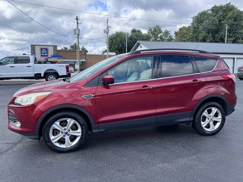 Used 2015 Ford Escape SE w/ Equipment Group 201A AWD/4WD image 2
