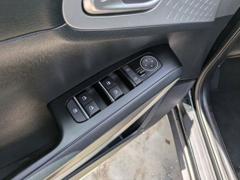 Certified 2025 Kia Soul LX w/ LX Technology Package FWD image 19