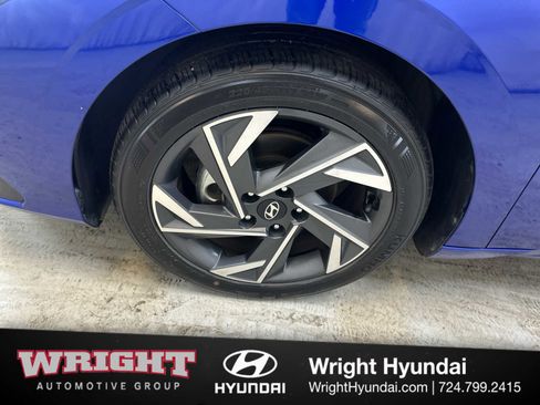 Certified 2025 Hyundai Elantra SEL image 8