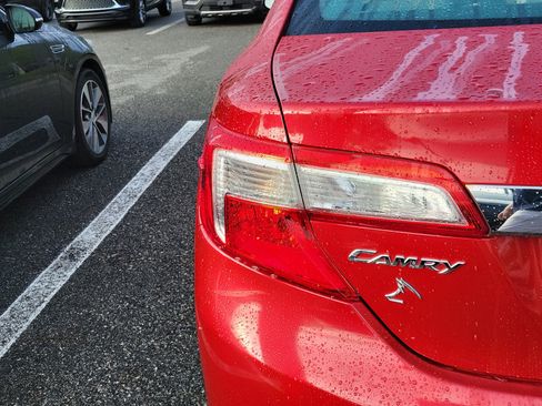 Used 2014 Toyota Camry XLE w/ Leather Package image 23