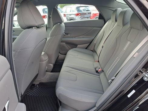 Certified 2024 Hyundai Elantra Blue FWD image 9