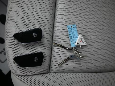 Used 2025 Volkswagen ID. Buzz 1st Edition image 22