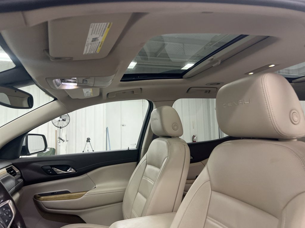 Used 2019 GMC Acadia Denali w/ Technology Package FWD image 20