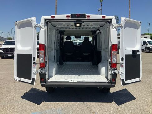 Used 2025 RAM ProMaster 2500 w/ Convenience Group FWD image 9