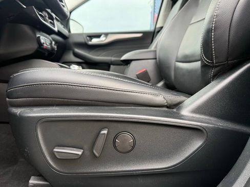 Used 2021 Ford Escape Titanium image 10