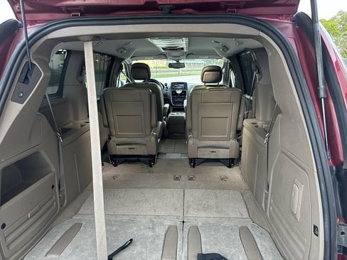 Used 2014 Chrysler Town & Country Touring-L w/ Driver Convenience Group FWD image 49