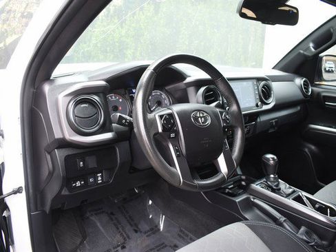 Used 2022 Toyota Tacoma TRD Off-Road image 14
