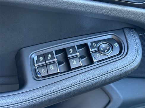 Used 2025 Porsche Macan image 13