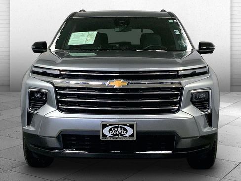 Used 2024 Chevrolet Traverse LT image 2