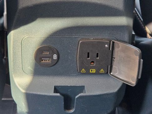 Used 2022 Ford Maverick Lariat w/ Lariat Luxury Package image 28