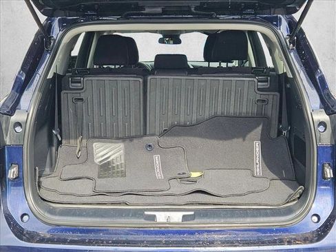 Used 2021 Toyota Highlander L image 6