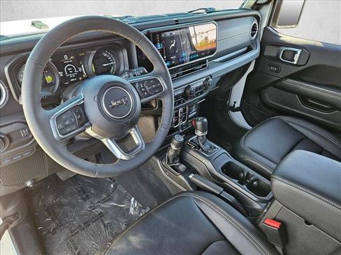 Used 2024 Jeep Wrangler Unlimited Sahara w/ Technology Group AWD/4WD image 12