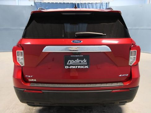 Used 2022 Ford Explorer XLT image 28