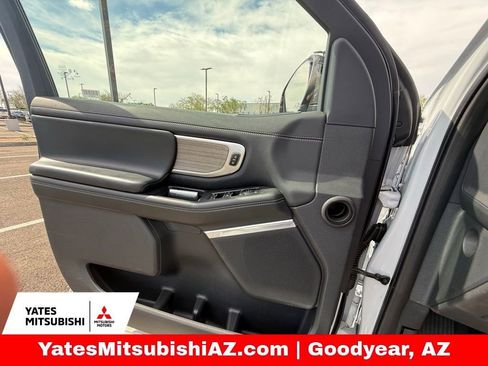 Used 2025 Ford Expedition Platinum image 10