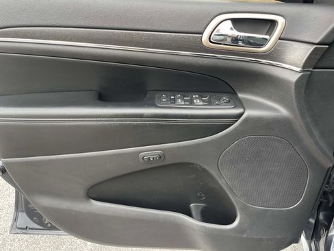 Used 2016 Jeep Grand Cherokee Limited w/ Trailer Tow Group IV image 19