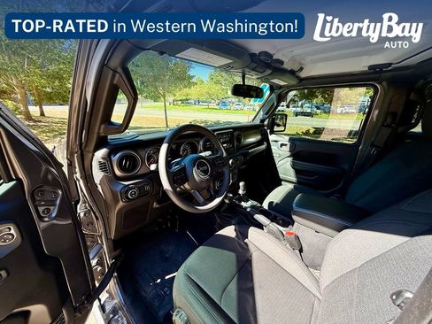 Used 2023 Jeep Gladiator Sport AWD/4WD image 14