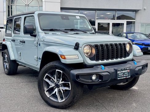 Used 2024 Jeep Wrangler Unlimited image 1